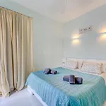 In Yucca Park Apartment